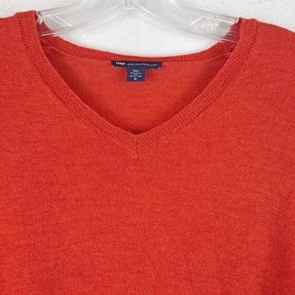 Gap V-Neck 100% Extra fine Merino Wool Medium - Picture 2 of 7